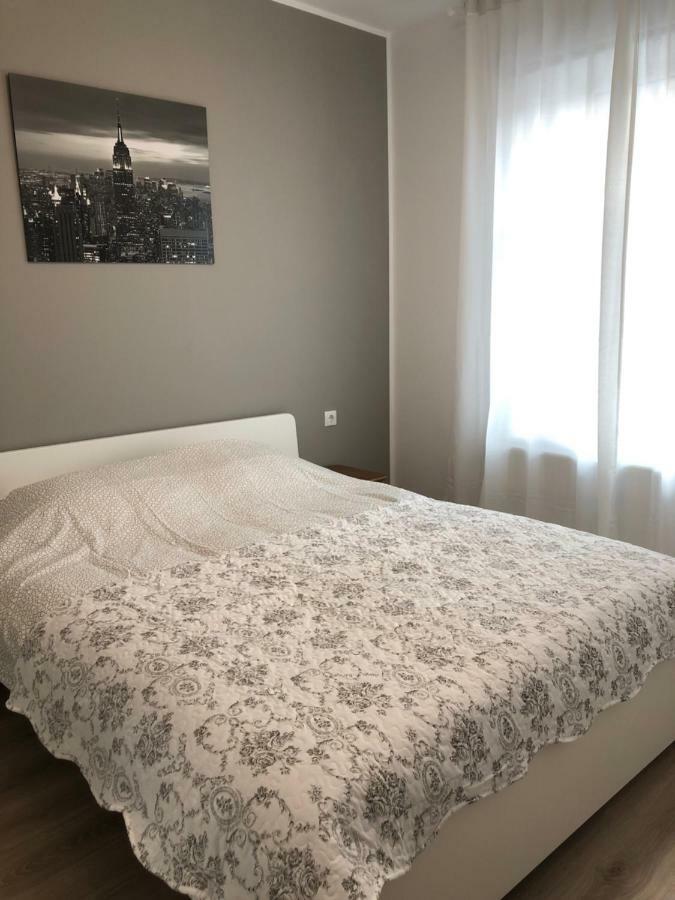 Pernavas Park & Bed Apartment Riga Exterior photo