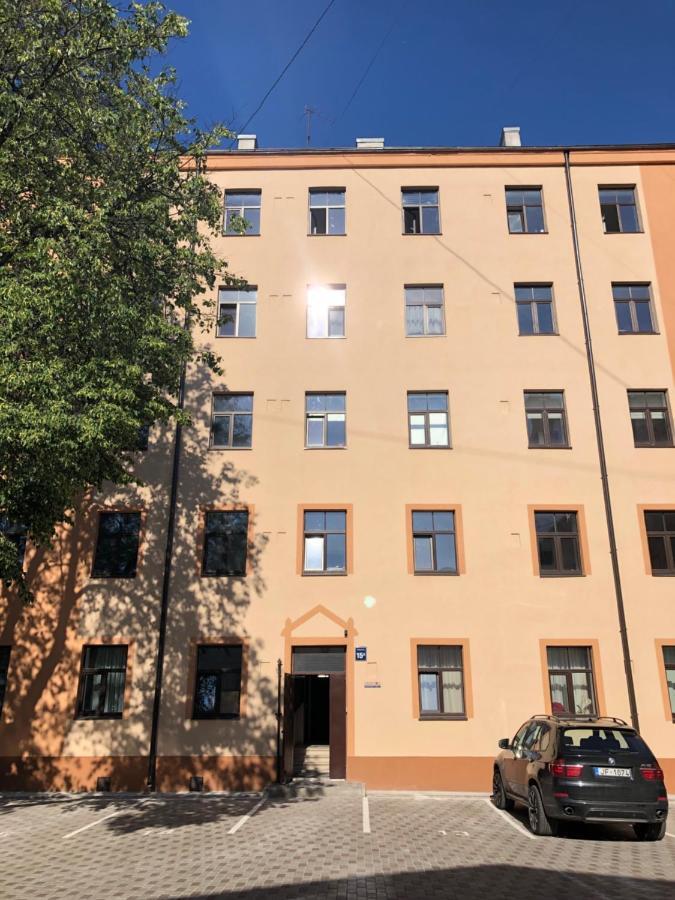 Pernavas Park & Bed Apartment Riga Exterior photo